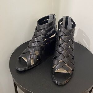 Kenneth Cole black leather sandals